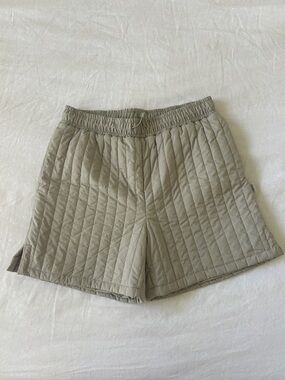 Rains Quilted Shorts in Light Taupe